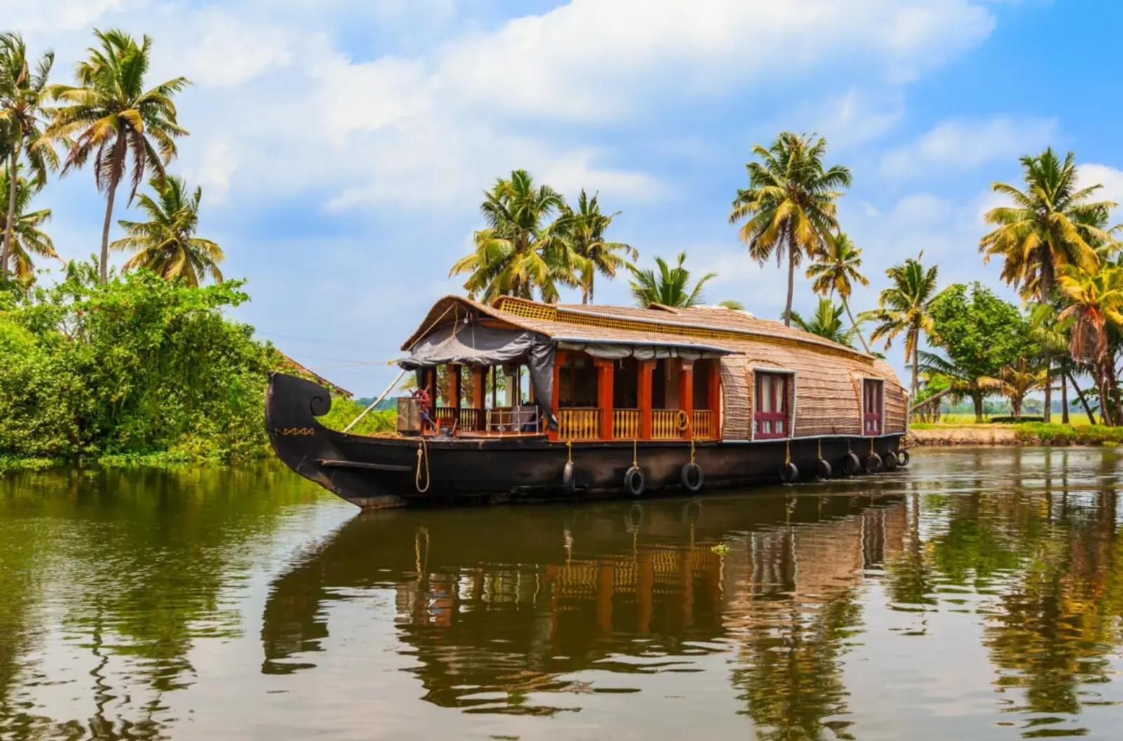 Kerala Nature Trails – Munnar Thekkady Alleppey Backwater Journey